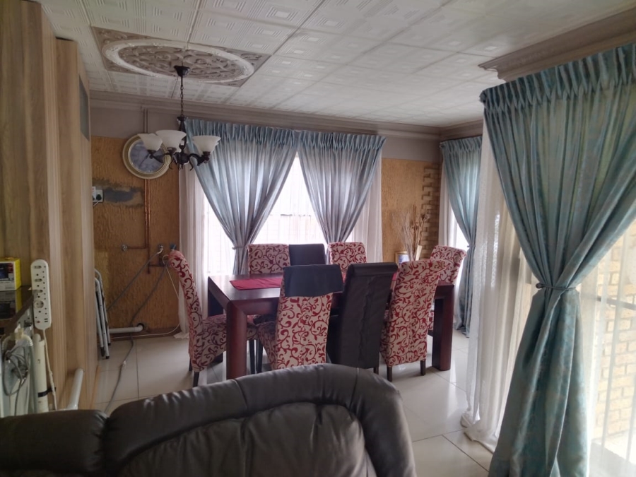 5 Bedroom Property for Sale in Mamelodi West Gauteng