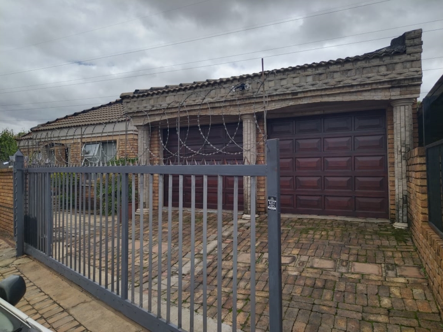 5 Bedroom Property for Sale in Mamelodi West Gauteng