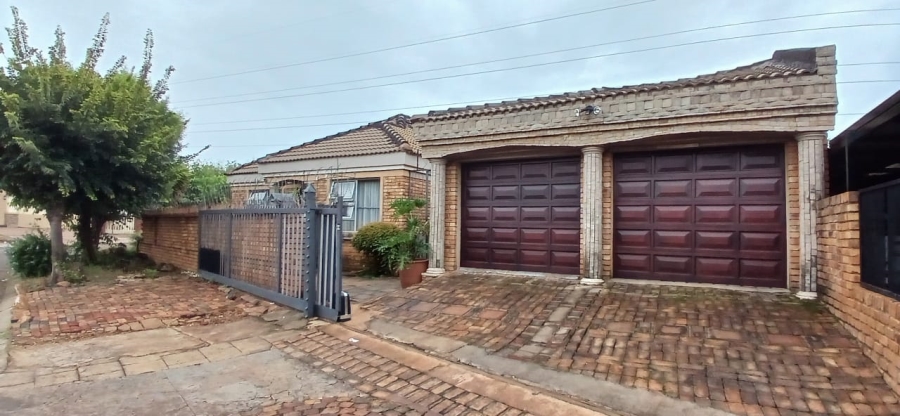 5 Bedroom Property for Sale in Mamelodi West Gauteng