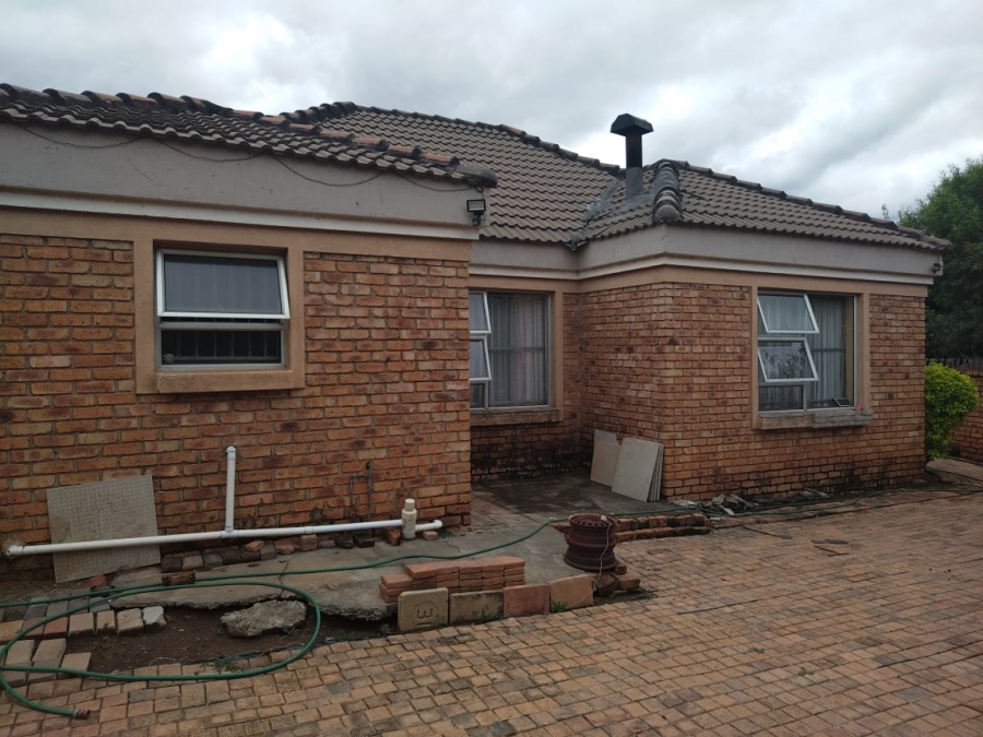 5 Bedroom Property for Sale in Mamelodi West Gauteng