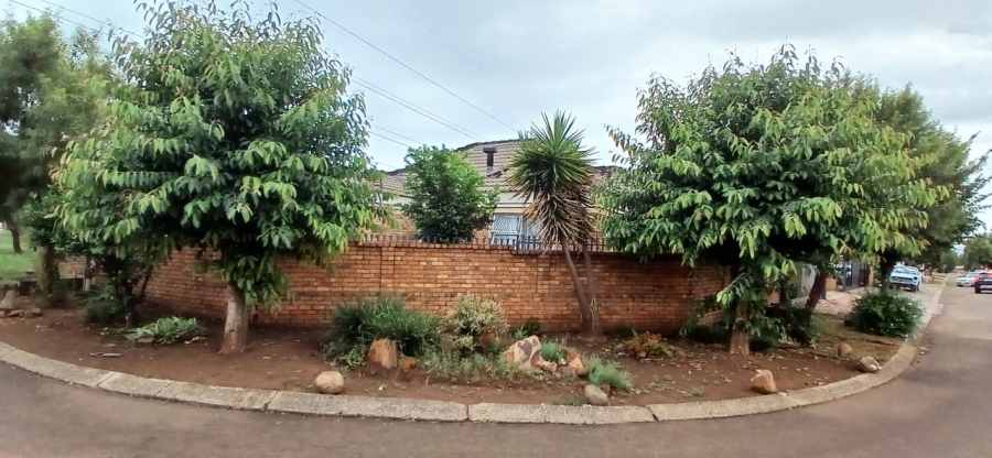 5 Bedroom Property for Sale in Mamelodi West Gauteng