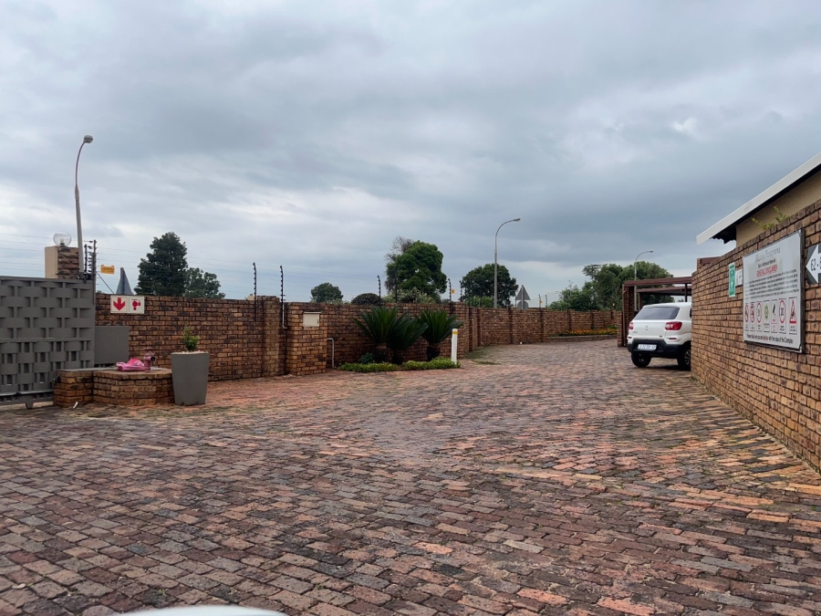 2 Bedroom Property for Sale in Pomona Gauteng