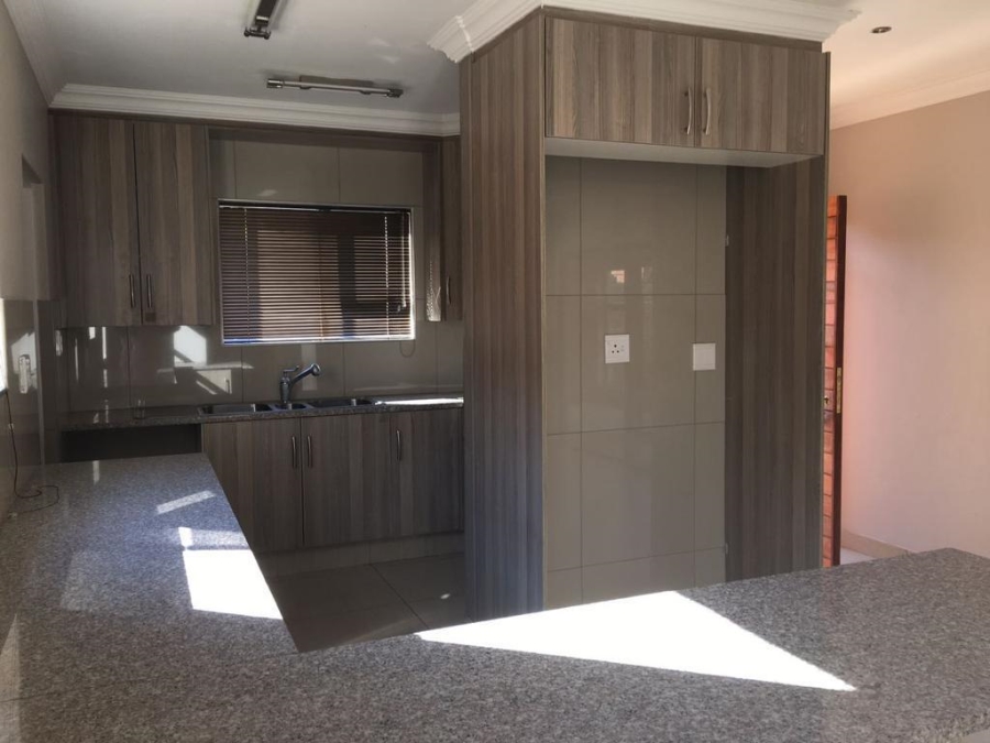 To Let  Bedroom Property for Rent in Equestria Gauteng