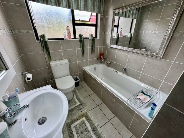 3 Bedroom Property for Sale in Boatlake Village Gauteng