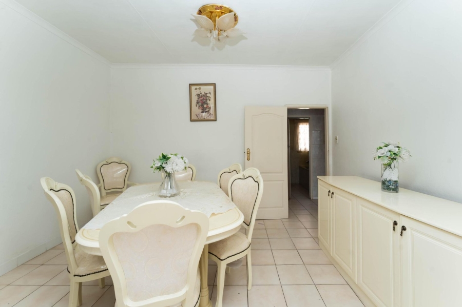 2 Bedroom Property for Sale in Meadowlands East Gauteng