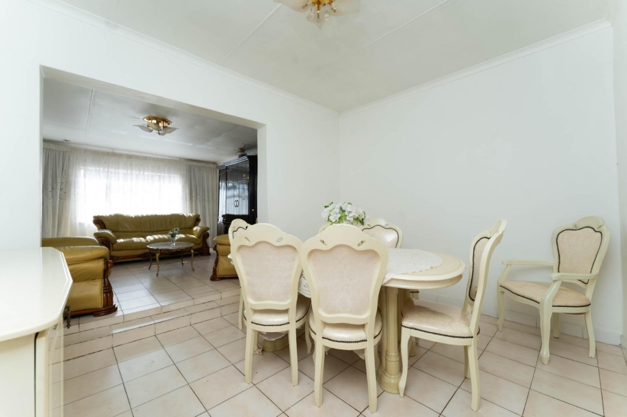 2 Bedroom Property for Sale in Meadowlands East Gauteng