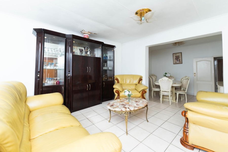 2 Bedroom Property for Sale in Meadowlands East Gauteng