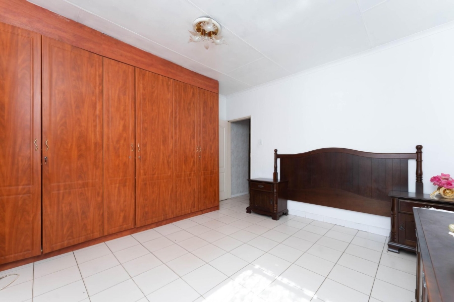 2 Bedroom Property for Sale in Meadowlands East Gauteng