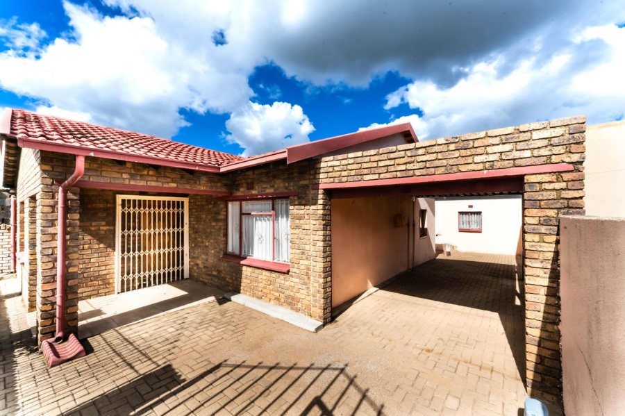 2 Bedroom Property for Sale in Meadowlands East Gauteng