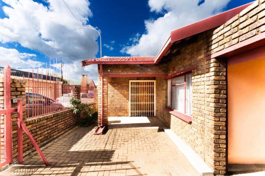 2 Bedroom Property for Sale in Meadowlands East Gauteng