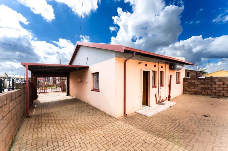 2 Bedroom Property for Sale in Meadowlands East Gauteng