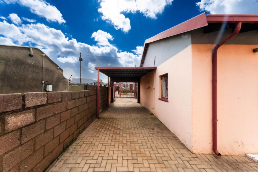 2 Bedroom Property for Sale in Meadowlands East Gauteng