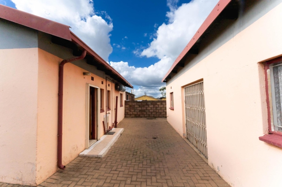 2 Bedroom Property for Sale in Meadowlands East Gauteng