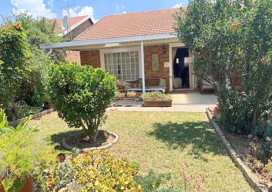 2 Bedroom Property for Sale in Honeydew Manor Gauteng