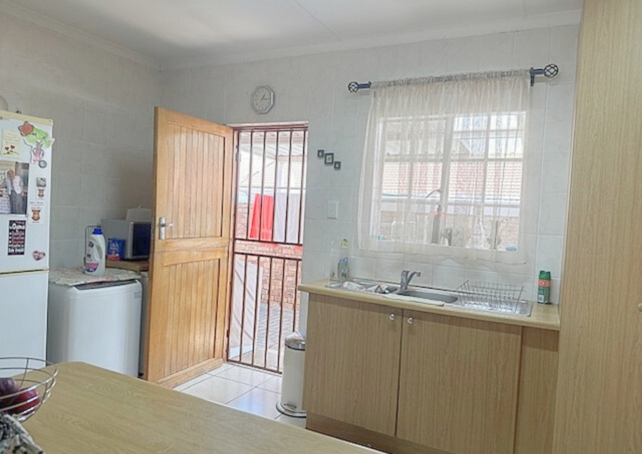 2 Bedroom Property for Sale in Honeydew Manor Gauteng