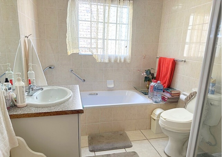 2 Bedroom Property for Sale in Honeydew Manor Gauteng