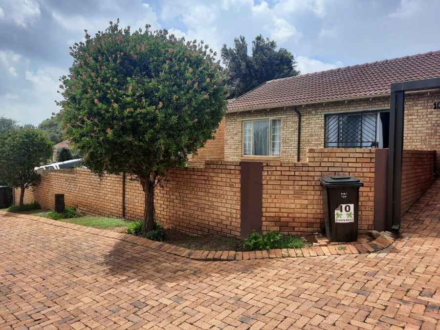 2 Bedroom Property for Sale in Honeydew Ridge Gauteng