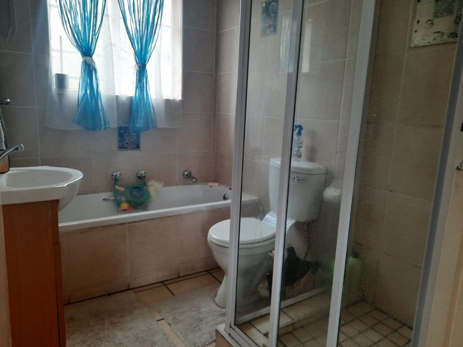 2 Bedroom Property for Sale in Honeydew Ridge Gauteng