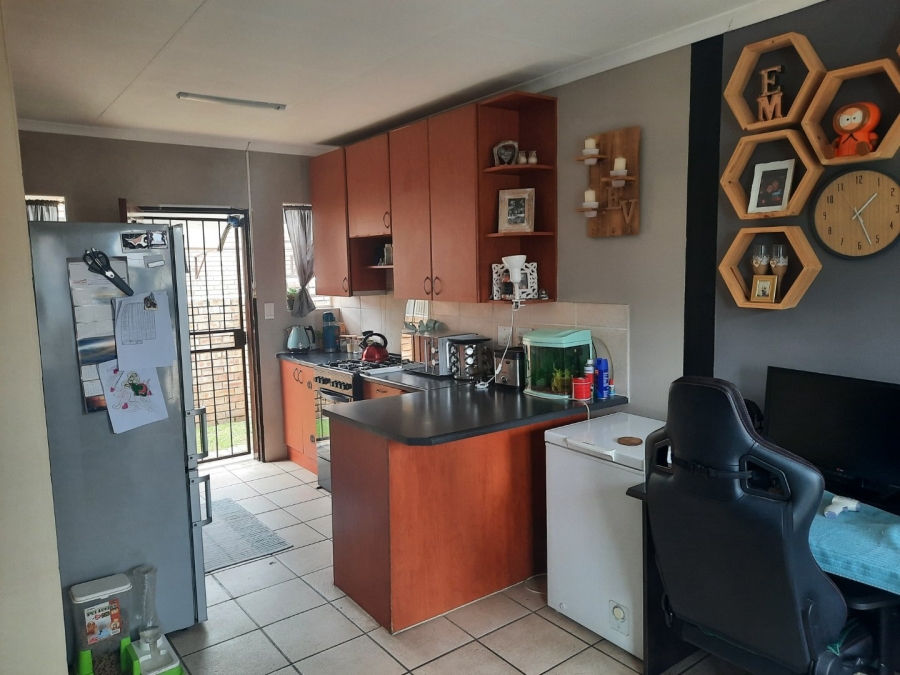 2 Bedroom Property for Sale in Honeydew Ridge Gauteng