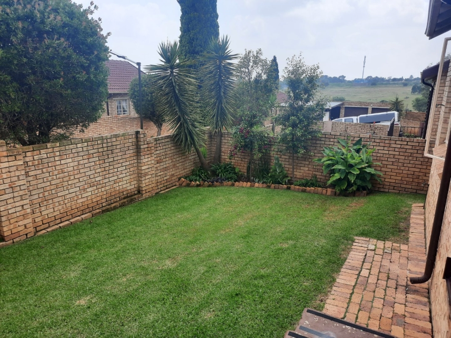 2 Bedroom Property for Sale in Honeydew Ridge Gauteng