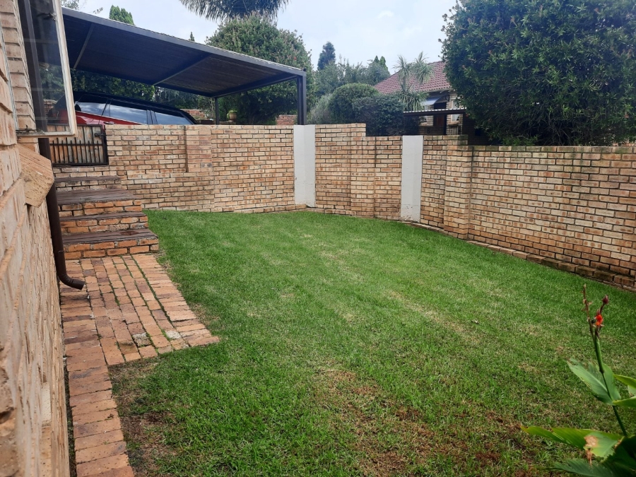 2 Bedroom Property for Sale in Honeydew Ridge Gauteng