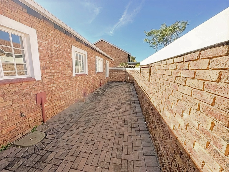 3 Bedroom Property for Sale in Honeydew Gauteng
