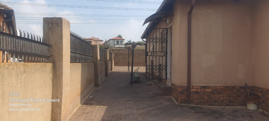 To Let 3 Bedroom Property for Rent in Atteridgeville Gauteng