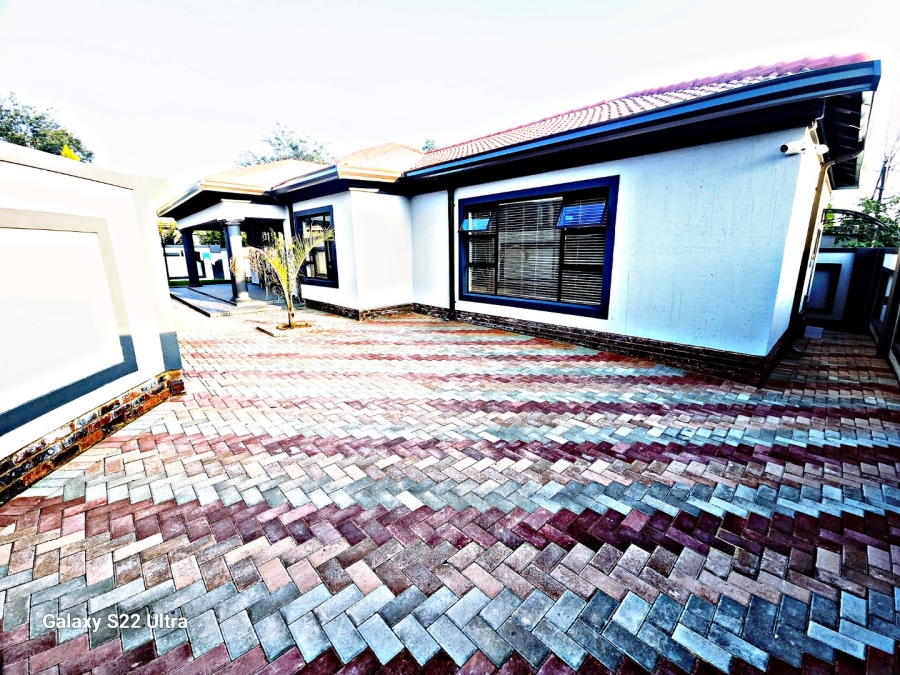 To Let 3 Bedroom Property for Rent in Farrarmere Gauteng