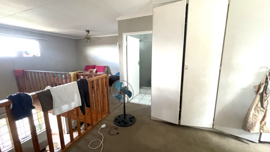 1 Bedroom Property for Sale in Magalieskruin Gauteng