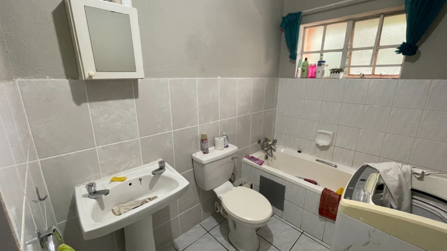 1 Bedroom Property for Sale in Magalieskruin Gauteng