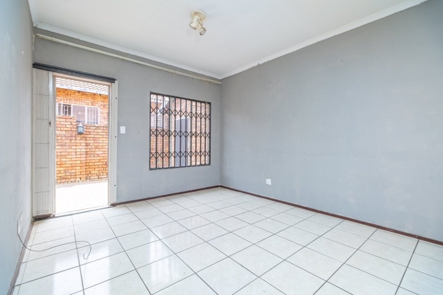 2 Bedroom Property for Sale in Groblerpark Gauteng