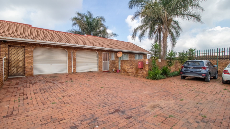 2 Bedroom Property for Sale in Birch Acres Gauteng