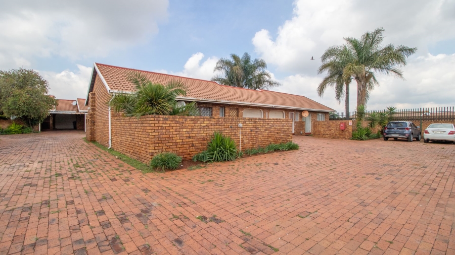 2 Bedroom Property for Sale in Birch Acres Gauteng