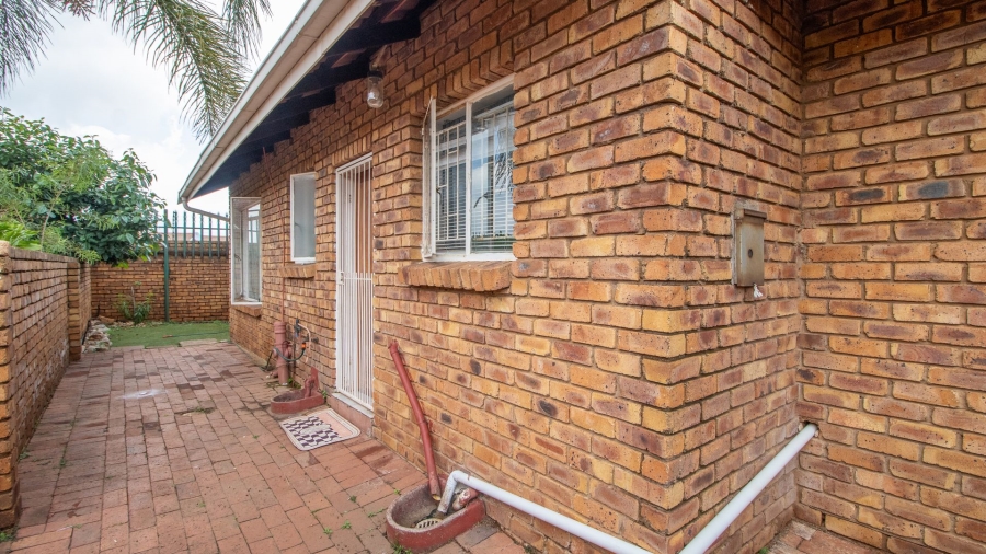 2 Bedroom Property for Sale in Birch Acres Gauteng