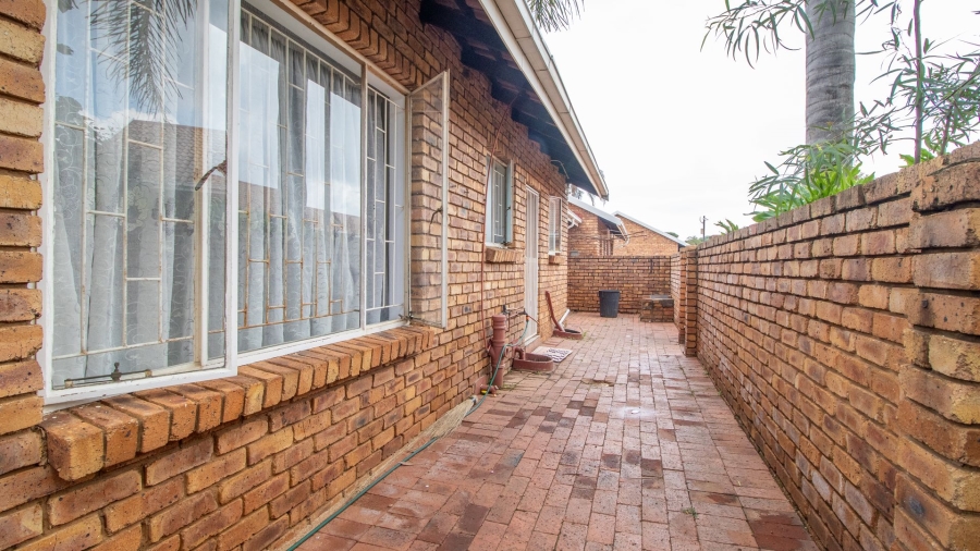 2 Bedroom Property for Sale in Birch Acres Gauteng