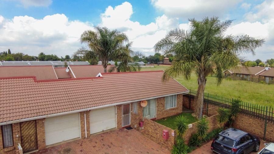 2 Bedroom Property for Sale in Birch Acres Gauteng