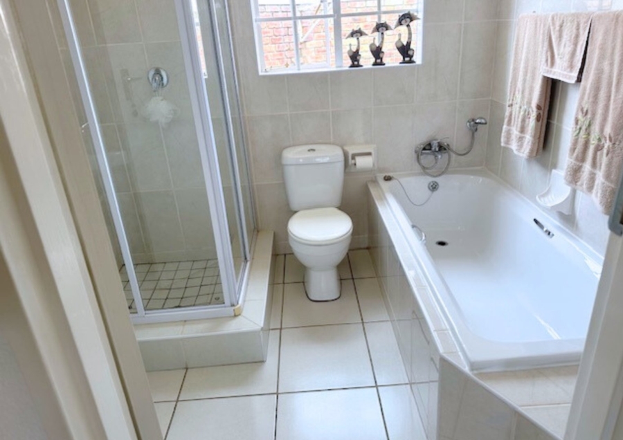 2 Bedroom Property for Sale in Honeydew Grove Gauteng