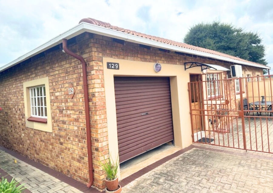 2 Bedroom Property for Sale in Honeydew Grove Gauteng