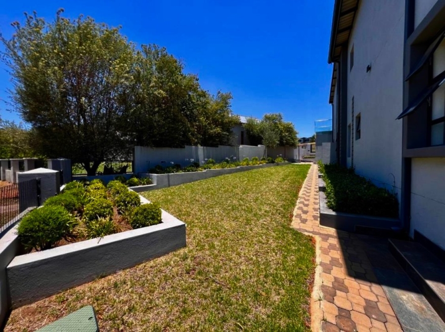 5 Bedroom Property for Sale in Copperleaf Estate Gauteng