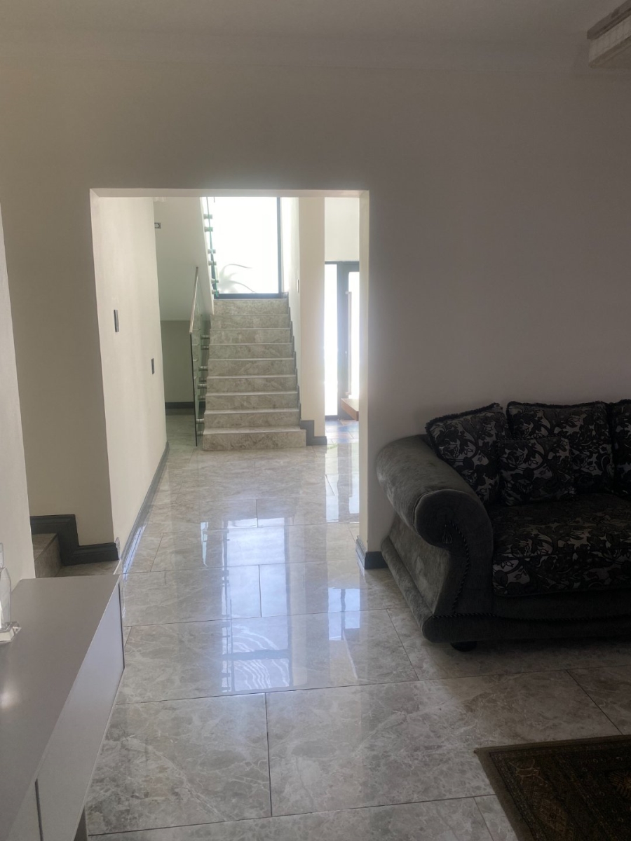 5 Bedroom Property for Sale in Copperleaf Estate Gauteng