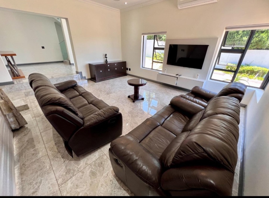5 Bedroom Property for Sale in Copperleaf Estate Gauteng