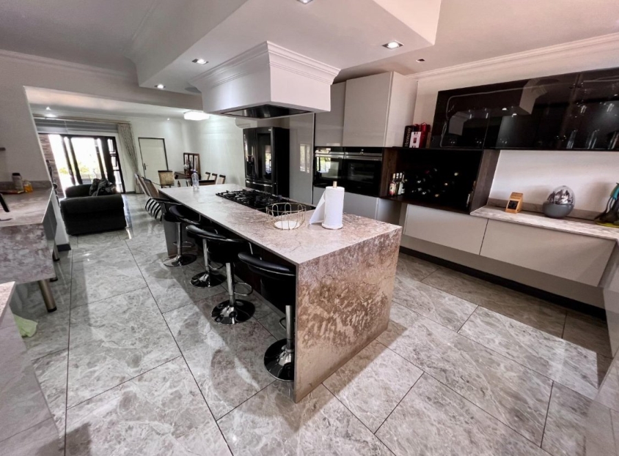 5 Bedroom Property for Sale in Copperleaf Estate Gauteng