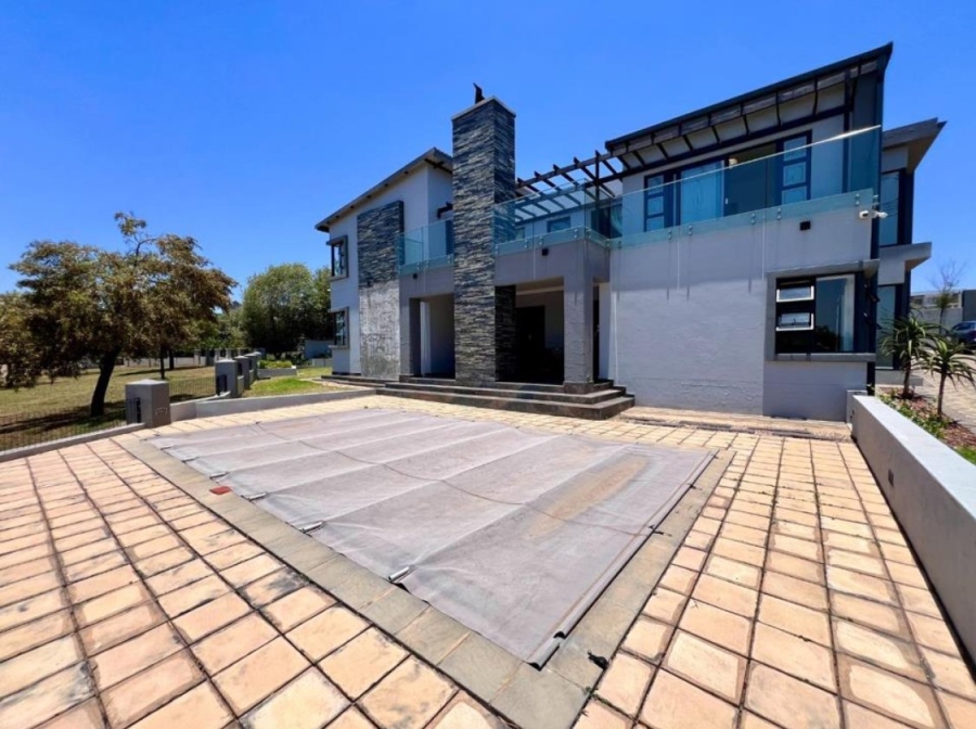 5 Bedroom Property for Sale in Copperleaf Estate Gauteng