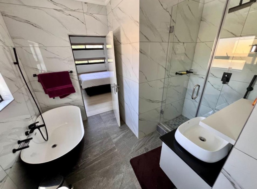 5 Bedroom Property for Sale in Copperleaf Estate Gauteng