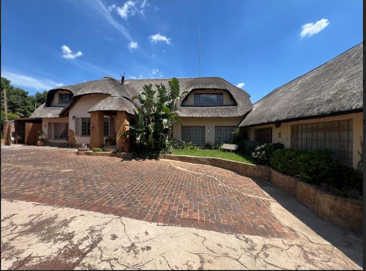 10 Bedroom Property for Sale in Birch Acres Gauteng