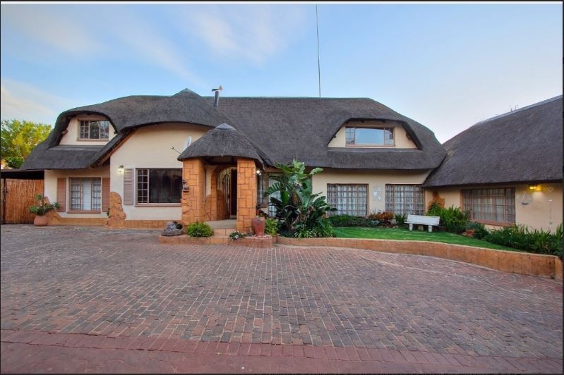 10 Bedroom Property for Sale in Birch Acres Gauteng