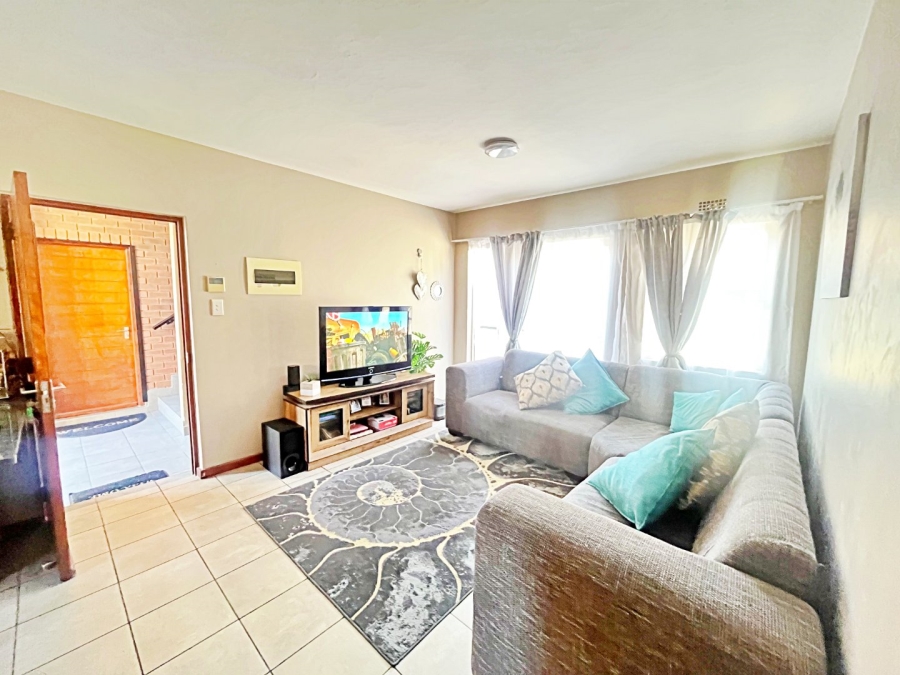 2 Bedroom Property for Sale in Kosmosdal Gauteng