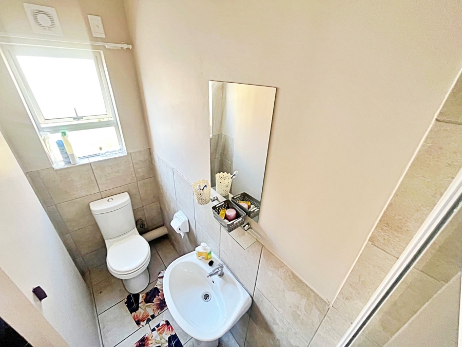 2 Bedroom Property for Sale in Kosmosdal Gauteng