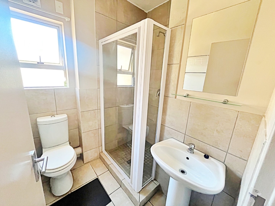 2 Bedroom Property for Sale in Kosmosdal Gauteng