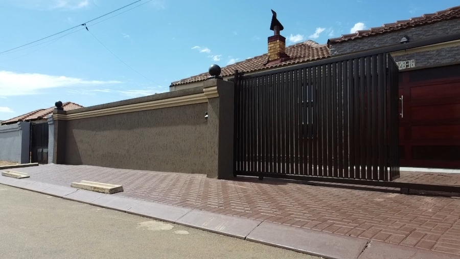 3 Bedroom Property for Sale in Protea Glen Gauteng